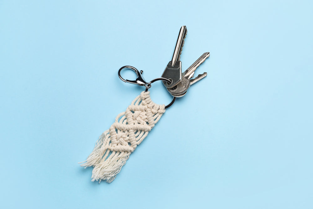  macrame keychain (DIY)